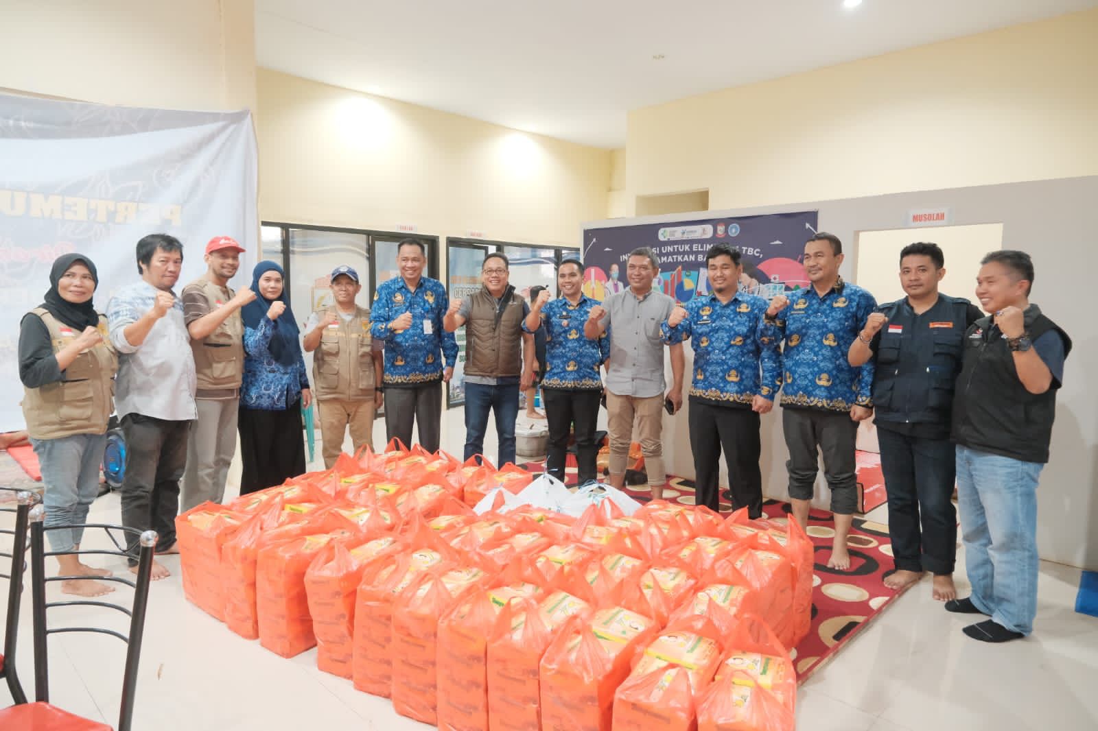 Sekretaris DPRD Makassar Beri Bantuan Korban Banjir di Kecamatan Biringkanaya